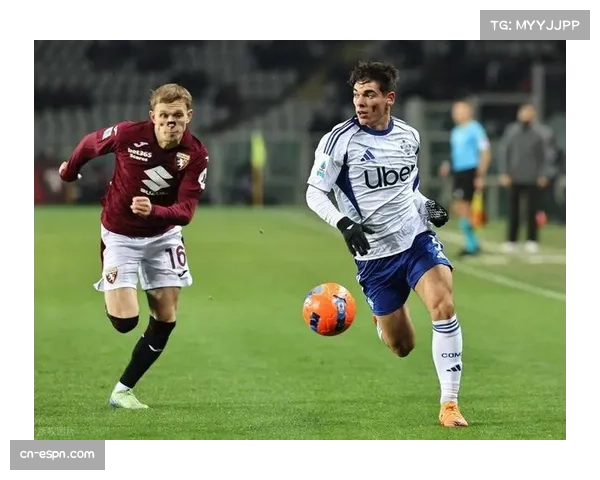 萨索洛对阵卡利亚里，贝拉尔迪进球后展示为生病小球迷准备的T恤